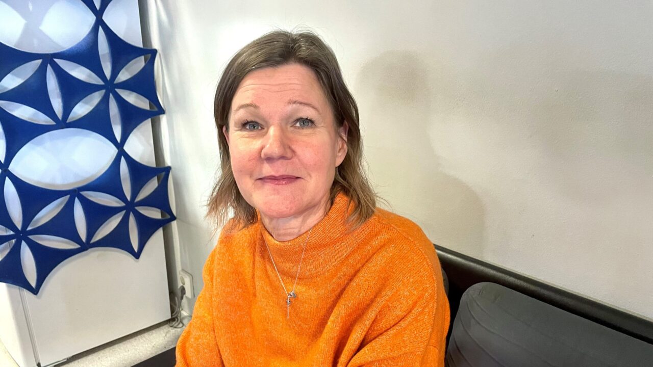 Bild på människa inomhus